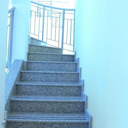 Apartments Velipoja شقة
